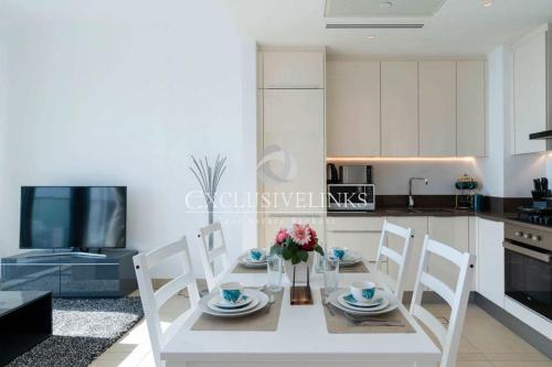 Stunning 1Bed High Floor Marina View - image 5