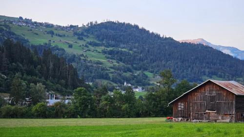 Tuvākā izklaides vieta, Landgasthof zum Glenner in Surselva