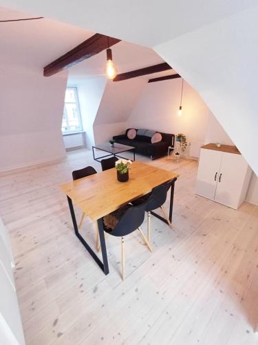 Large Double Room In The Center Of City in 라네르스 시티 센터