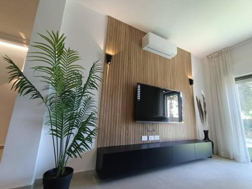 Elegant 2-Bedroom in Um Uthaina - image 3