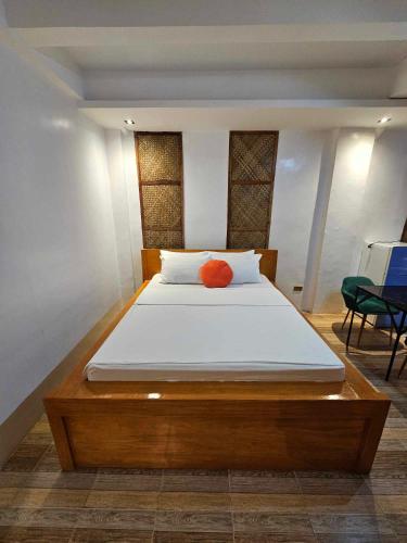 1 queen bed