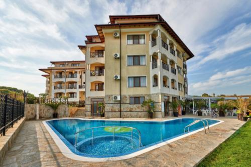 . Toma's Residence - Front Beach