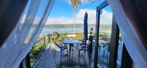 Lagoon Lodge in Paradise