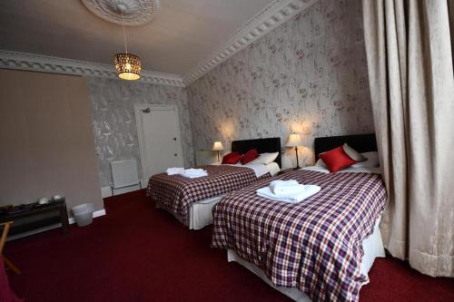 3 twin beds