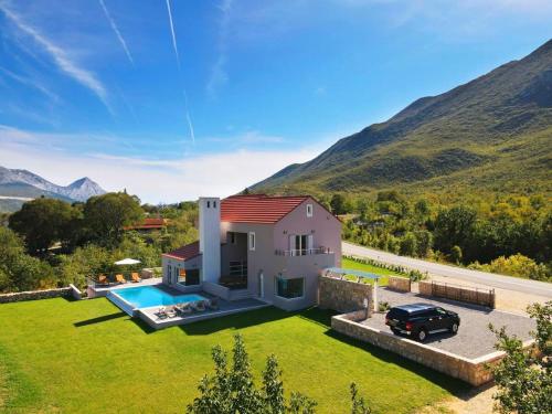 Iekārtas, Luxurious Villa With Heated Pool And Mountain View in Zupa