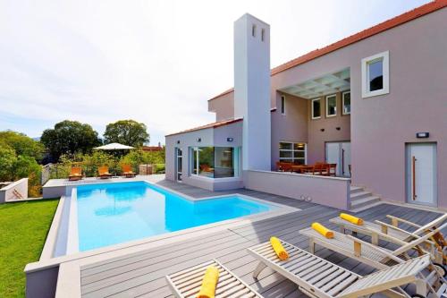 Iekārtas, Luxurious Villa With Heated Pool And Mountain View in Zupa