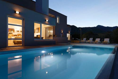 Iekārtas, Luxurious Villa With Heated Pool And Mountain View in Zupa