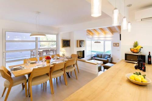 Iekārtas, Luxurious Villa With Heated Pool And Mountain View in Zupa