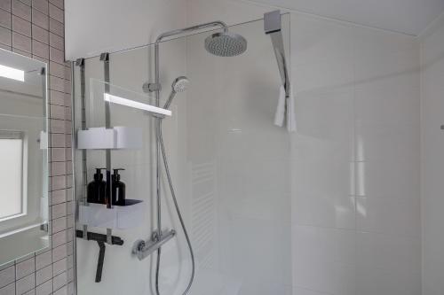 Modern ingericht chalet op groen park op de Veluwe Modern ingericht chalet op groen park op de Veluwe