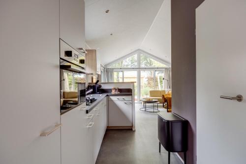 Modern ingericht chalet op groen park op de Veluwe Modern ingericht chalet op groen park op de Veluwe