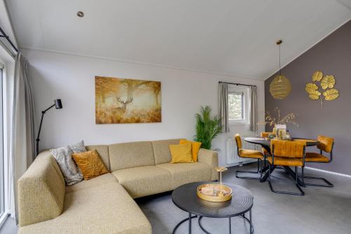 Modern ingericht chalet op groen park op de Veluwe Modern ingericht chalet op groen park op de Veluwe