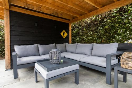 Modern ingericht chalet op groen park op de Veluwe Modern ingericht chalet op groen park op de Veluwe