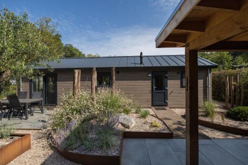 Modern ingericht chalet op groen park op de Veluwe Modern ingericht chalet op groen park op de Veluwe