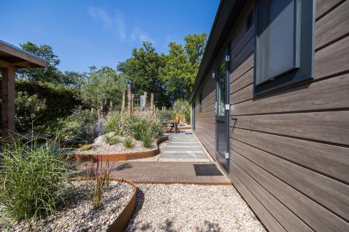 Modern ingericht chalet op groen park op de Veluwe Modern ingericht chalet op groen park op de Veluwe