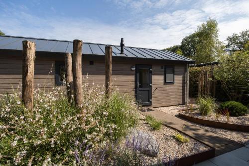 Modern ingericht chalet op groen park op de Veluwe Modern ingericht chalet op groen park op de Veluwe