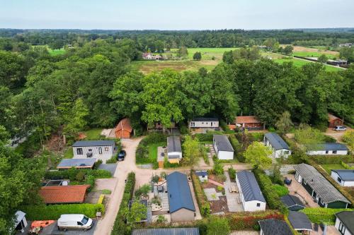Modern ingericht chalet op groen park op de Veluwe Modern ingericht chalet op groen park op de Veluwe