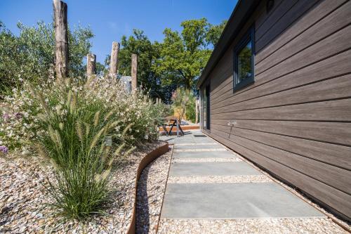 Modern ingericht chalet op groen park op de Veluwe Modern ingericht chalet op groen park op de Veluwe