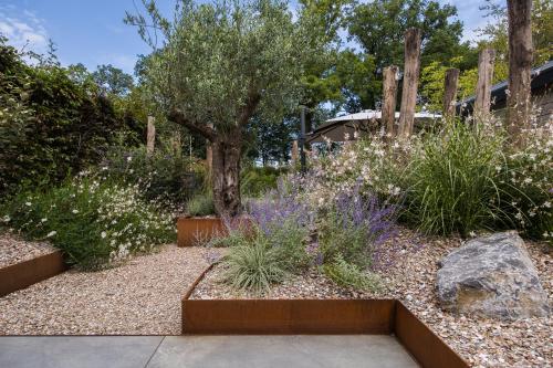 Modern ingericht chalet op groen park op de Veluwe Modern ingericht chalet op groen park op de Veluwe