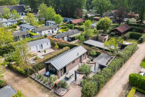 Modern ingericht chalet op groen park op de Veluwe Modern ingericht chalet op groen park op de Veluwe