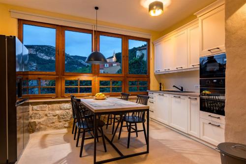 Dvor Pitve Villas in Pitve