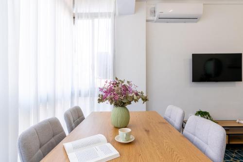 Piso Elegante y Nuevo de 3 habitaciones y 2 baños