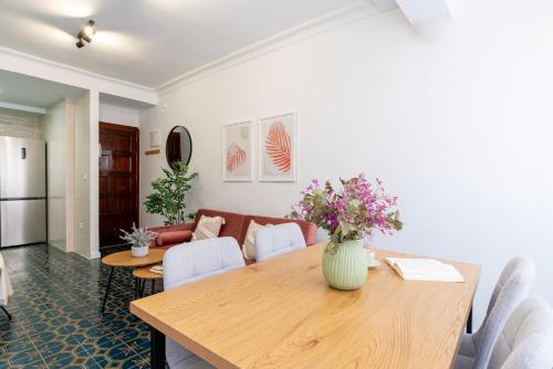 Piso Elegante y Nuevo de 3 habitaciones y 2 baños