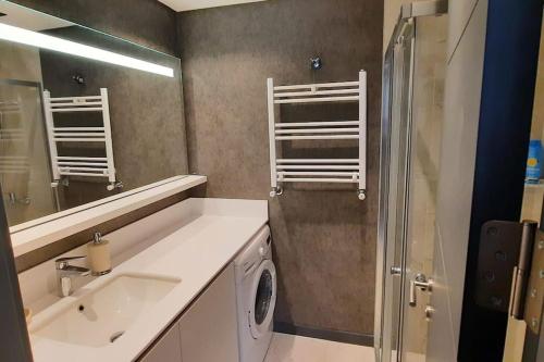 NEW Modern Central 2BR 2BA, Stambuł (zdjęcie 5)
