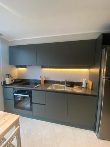 NEW Modern Central 2BR 2BA, Stambuł (zdjęcie 9)