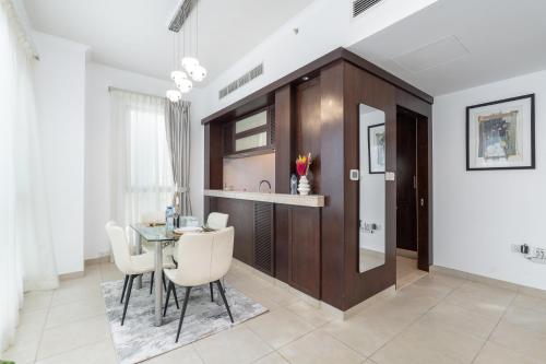 Charming 1BR Apartment - Downtown Dubai - image 8