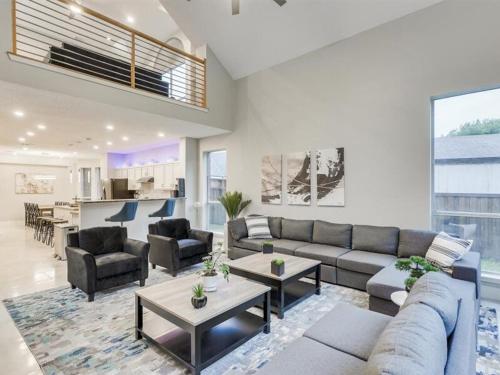 Captivating 6BR 3BA Holiday Home with Pool & Fire Pit in Mesquite (Texas)