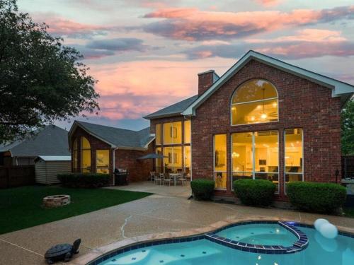 Kolam renang, Captivating 6BR 3BA Holiday Home with Pool & Fire Pit in Mesquite (TX)