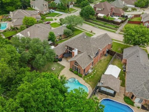 Captivating 6BR 3BA Holiday Home with Pool & Fire Pit in Mesquite (Texas)