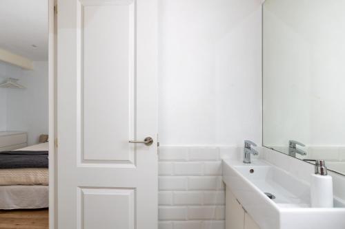 Las Golondrinas 3 dormitorios y 2 baños en Triana, Sevilla (Foto 8)