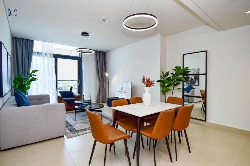Stylish 2BR with Balcony in Burj Crown Downtown Dubai