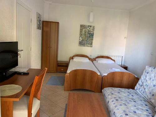 Apartments Hollaj - image 6