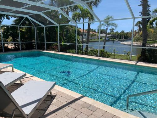 Happy Dolphin Siesta Key in Siesta Key, USA