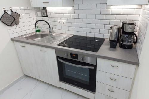 Charming 1 Bd Apt near ASOE in Athens - main image