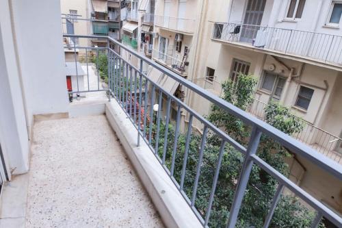 Charming 1 Bd Apt near ASOE in Athens - image 3