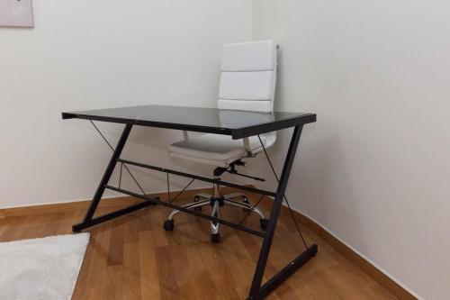 Charming 1 Bd Apt near ASOE in Athens - image 10