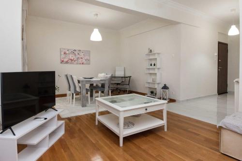 Charming 1 Bd Apt near ASOE in Athens - image 11