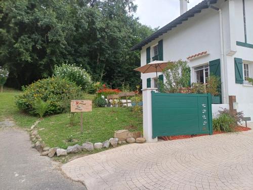 エスペレット Le chant des oiseaux 3つ星 ホテル 外観