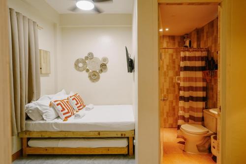 1 double bed, 1 twin bed