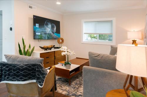 Shares Courtyard Luxury Apt - NEW! in Rockledge, USA