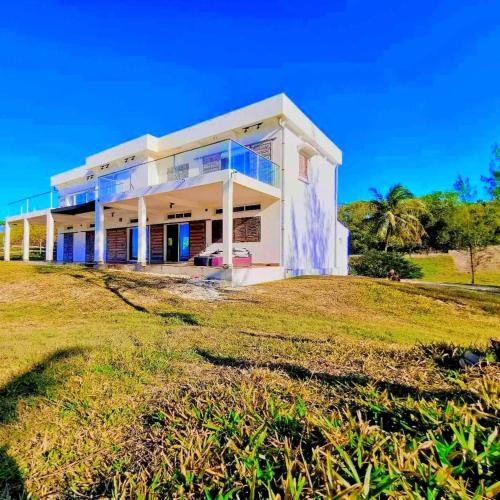 Villa de luxe Domaine Léna vue sur mer (Villa de luxe Domaine Lena vue sur mer) in Foulpointe