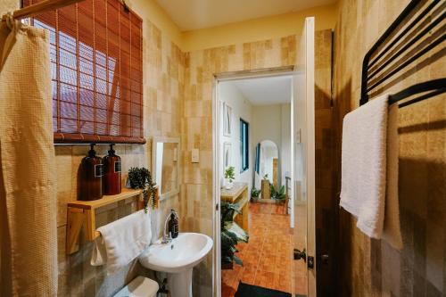 Badkamer, Pallet Homes - Petalsville near Central Philippine University