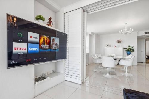 Convenient 1BR Apt in Central Sydney Free Parking - image 12
