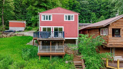 Pet Friendly Creekside Cabin At Darlington in Ligonier, USA