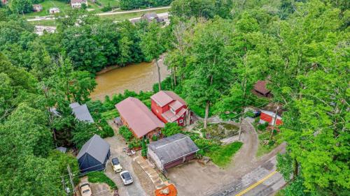 Pet Friendly Creekside Cabin At Darlington in Ligonier, USA