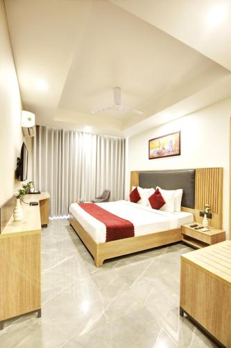 King Room with Balcony image 10