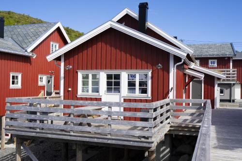 Reine Rorbu, Amaliebua Reine Rorbu, Amaliebua